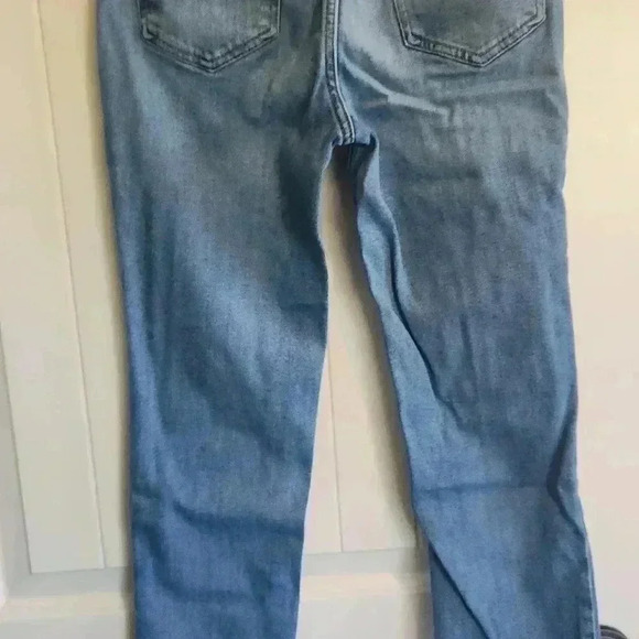 BDG girlfriend high rise jeans in light wash - Picture 2 of 3